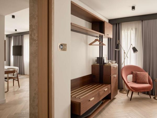 Canopy by Hilton London City : photo 2 de la chambre suite junior lit king-size - accessible aux personnes à mobilité réduite 