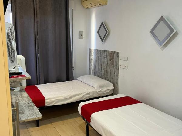 Hostal Las Vegas : photo 10 de la chambre chambre lits jumeaux