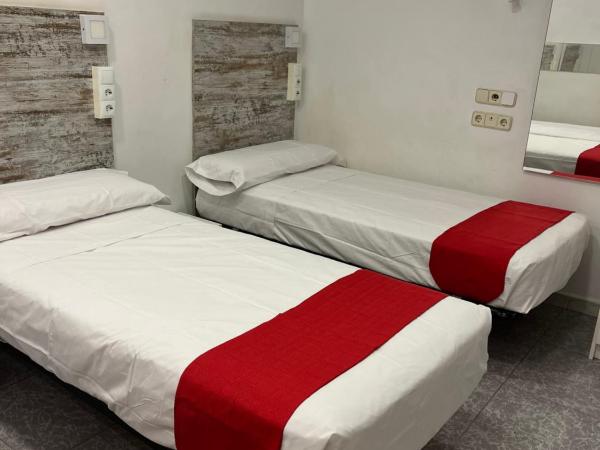 Casa de Huéspedes Almansa : photo 2 de la chambre chambre double standard avec salle de bains commune