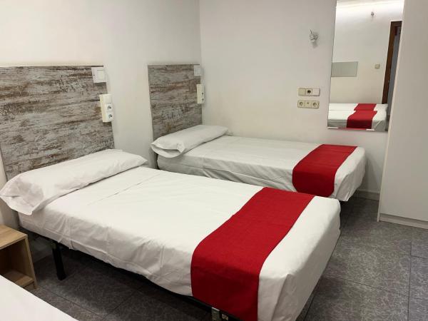 Casa de Huéspedes Almansa : photo 4 de la chambre chambre double standard avec salle de bains commune