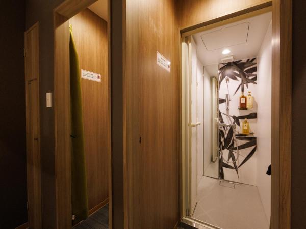 HOTEL Cargo Shinsaibashi : photo 8 de la chambre chambre capsule premium pour homme