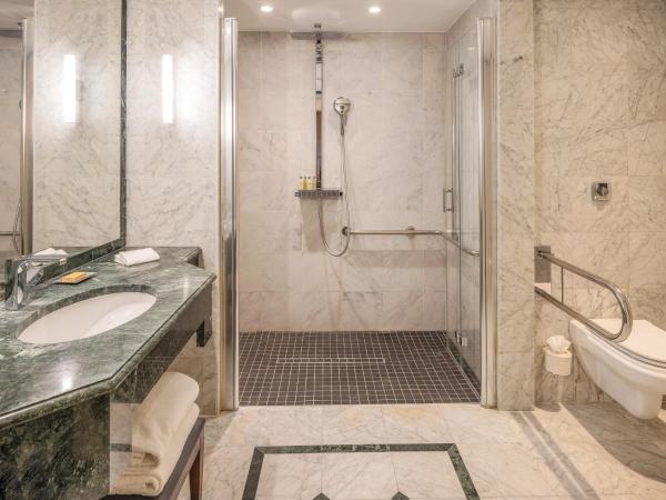 Hilton Brussels Grand Place : photo 6 de la chambre chambre lit king-size - accessible aux personnes à mobilité réduite