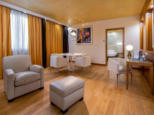 Crowne Plaza Padova, an IHG Hotel : photo 1 de la chambre suite lit king-size