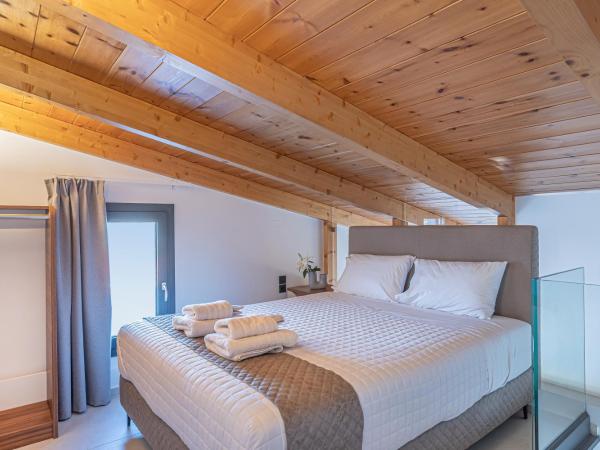 CITY HILL Luxury Apartments : photo 7 de la chambre suite junior avec balcon