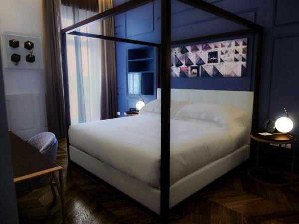 The Britannique Hotel Naples, Curio Collection By Hilton : photo 5 de la chambre chambre lit king-size deluxe - vue sur mer