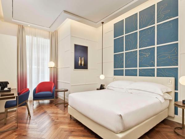 The Britannique Hotel Naples, Curio Collection By Hilton : photo 2 de la chambre chambre lit king-size supérieure