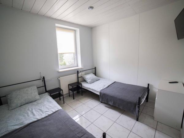 Pokoje Jaśminowa : photo 1 de la chambre chambre lits jumeaux avec salle de bains commune