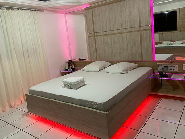 MOTEL 2000 : photo 6 de la chambre suite lit queen-size deluxe