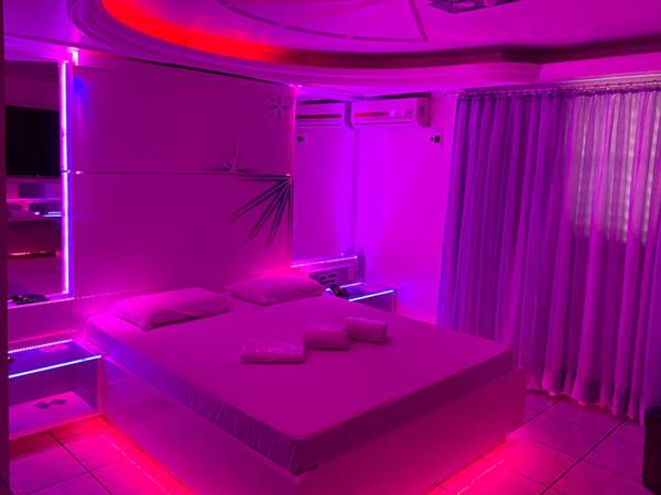 MOTEL 2000 : photo 10 de la chambre suite lit queen-size deluxe