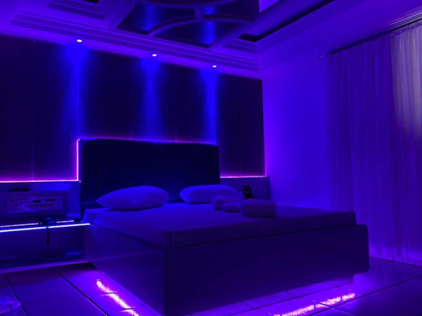 MOTEL 2000 : photo 6 de la chambre suite deluxe avec baignoire spa