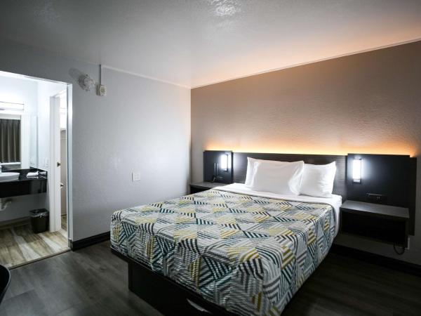 Motel 6-Sacramento, CA - North : photo 5 de la chambre chambre lit queen-size
