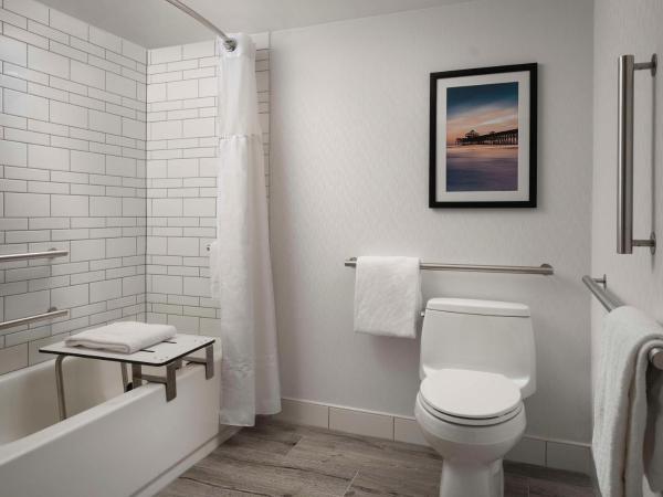 Hilton Myrtle Beach Resort : photo 1 de la chambre chambre lit king-size - vue sur océan - adaptée aux personnes malentendantes