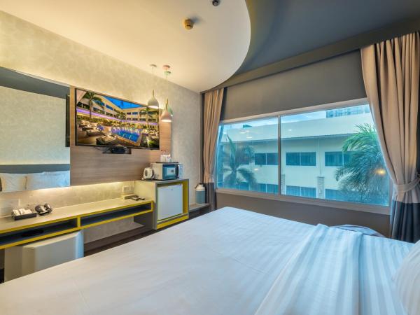 Qiu Hotel Sukhumvit SHA Plus : photo 1 de la chambre hébergement de luxe - vue sur piscine - Étage supérieur