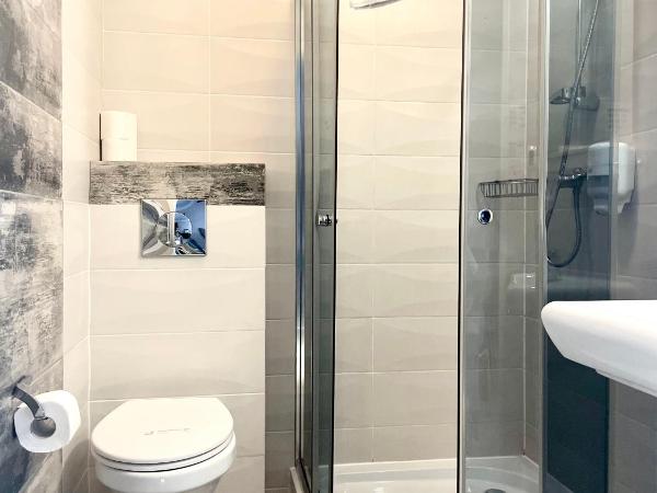 JACHTOWA Hotel i Restauracja : photo 4 de la chambre chambre quadruple confort