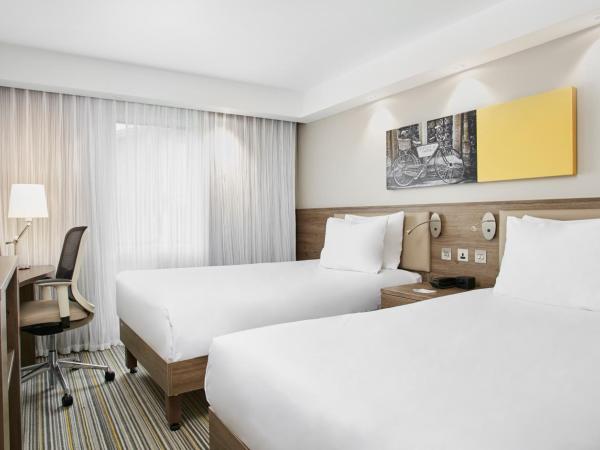 Hampton by Hilton Oxford : photo 1 de la chambre chambre lits jumeaux