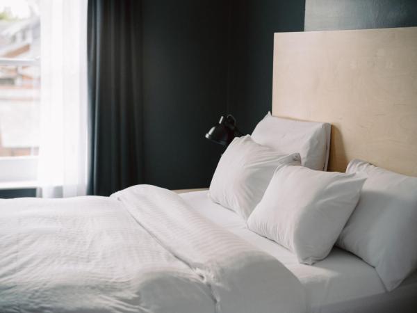 The 1852 Hotel - Self Check-in : photo 3 de la chambre chambre lit king-size