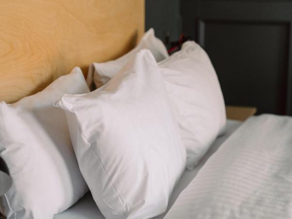 The 1852 Hotel - Self Check-in : photo 4 de la chambre chambre lit king-size