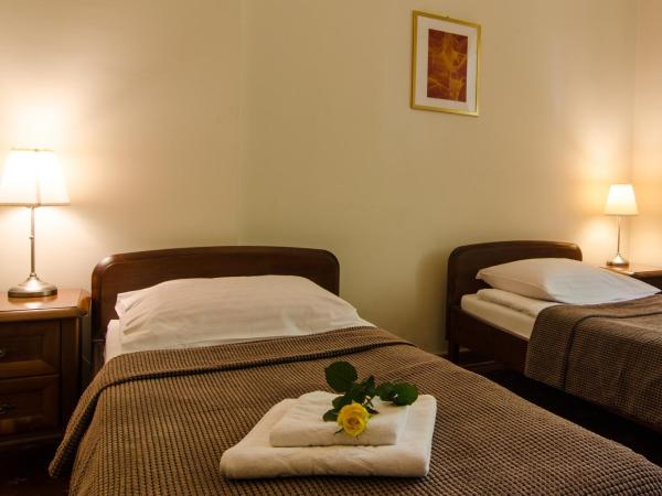 Hotel Łazienkowski : photo 2 de la chambre chambre lits jumeaux