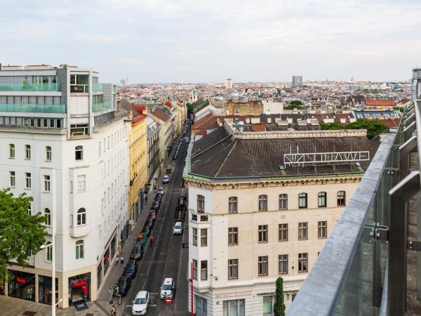 IntercityHotel Wien : photo 6 de la chambre chambre supérieure avec terrasse