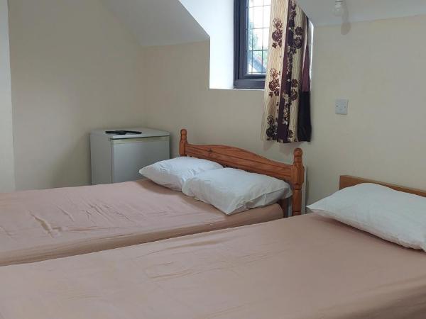 RK Heritage Hotel : photo 10 de la chambre chambre triple avec salle de bains privative