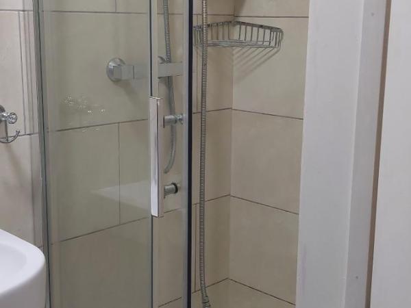 RK Heritage Hotel : photo 6 de la chambre chambre triple avec salle de bains privative