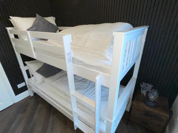 ANFIELD PLACE TO STAY : photo 2 de la chambre chambre lits jumeaux avec douche