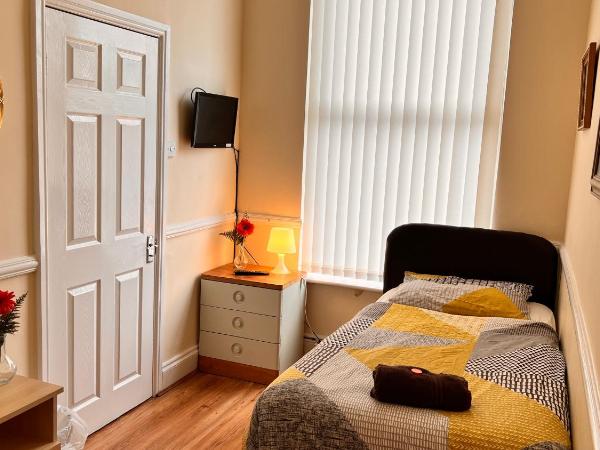Castle Lodge Guest House 86-88 Sheil Rd L6 3AF : photo 1 de la chambre chambre simple Économique