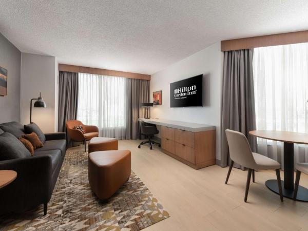 Hilton Garden Inn Toronto Airport : photo 2 de la chambre suite 1 chambre lit king-size