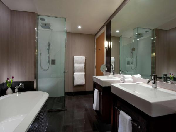 Hilton Queenstown Resort & Spa : photo 7 de la chambre chambre lit king-size