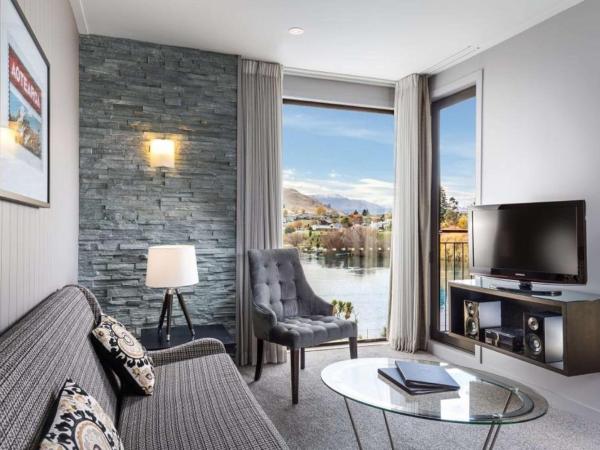 DoubleTree by Hilton Queenstown : photo 4 de la chambre hébergement lit king-size deluxe - vue sur lac