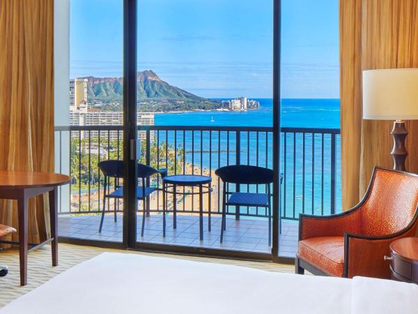 Hilton Hawaiian Village Waikiki Beach Resort : photo 5 de la chambre hébergement lit king-size - tour rainbow - côté océan