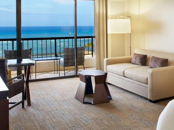 Hilton Hawaiian Village Waikiki Beach Resort : photo 1 de la chambre hébergement lit king-size tour ali'i - côté océan