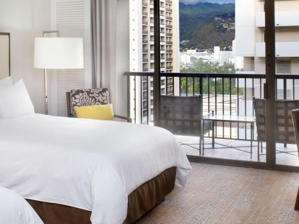 Hilton Hawaiian Village Waikiki Beach Resort : photo 3 de la chambre hébergement avec 2 lits doubles tour ali'i - vue sur complexe