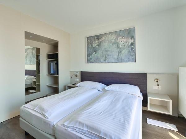 Hotel Luna Garni : photo 3 de la chambre chambre double standard avec balcon 