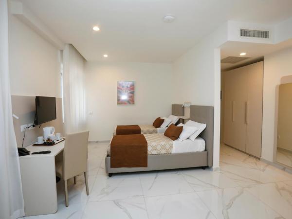 Vomero High Hotel : photo 6 de la chambre chambre triple - accessible aux personnes à mobilité réduite