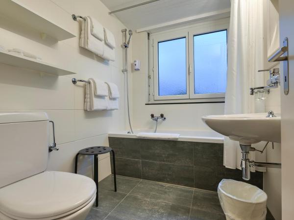 Hotel Luna Garni : photo 8 de la chambre chambre triple avec balcon