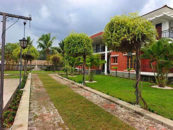 Seagull's Nest Beach House - Unit of Prohotel : photo 7 de la chambre chambre lit king-size avec balcon