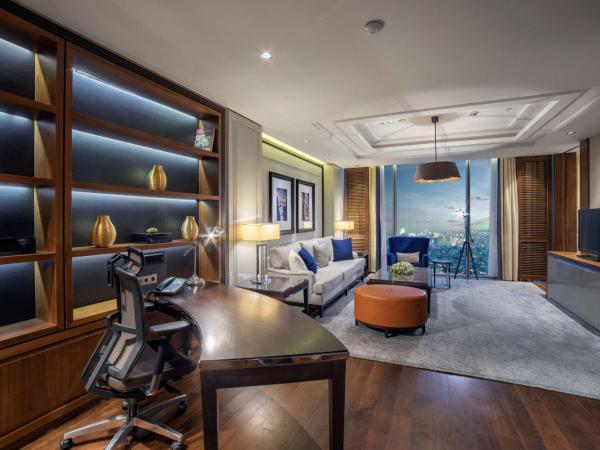 Hilton Istanbul Bomonti : photo 3 de la chambre suite home bomonti avec accès au salon - vue sur mer