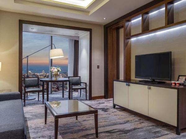 Hilton Istanbul Bomonti : photo 2 de la chambre suite lit king-size taksim - vue sur mer