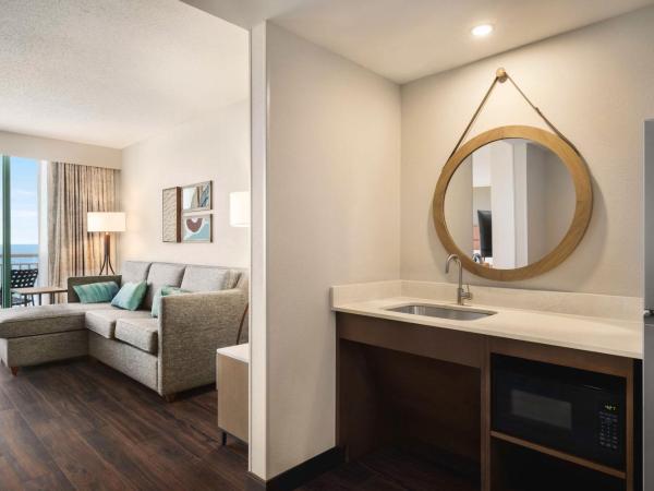 Hampton Inn Virginia Beach-Oceanfront South : photo 6 de la chambre oceanfront, 2 queen suite, 1 sofa bed, renovated