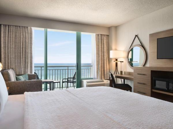 Hampton Inn Virginia Beach-Oceanfront South : photo 2 de la chambre king room with sofa bed and oceanfront view - non-smoking