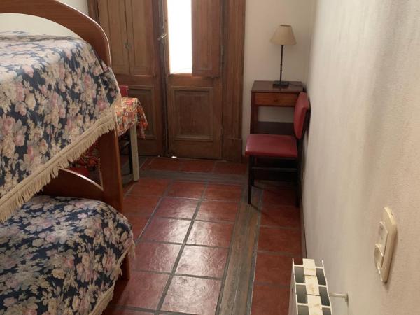 Derby Home Hotel : photo 2 de la chambre chambre familiale avec salle de bains privative