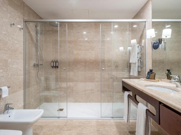 Eurostars Grand Marina Hotel GL : photo 5 de la chambre chambre deluxe double ou lits jumeaux