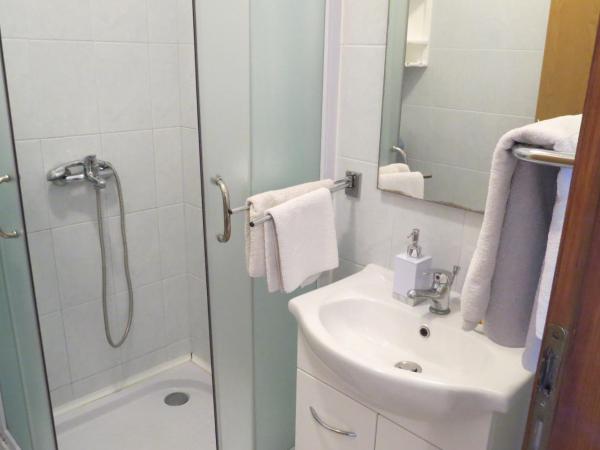 Guest House Villa Ines - Annex : photo 5 de la chambre chambre double supérieure avec terrasse - vue sur mer 