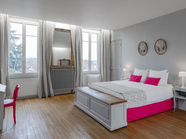 La Salamandre : photo 1 de la chambre suite junior - vue sur jardin