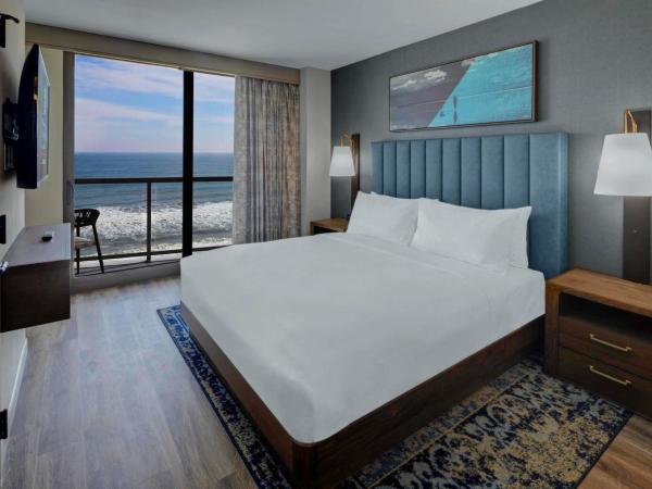 Embassy Suites By Hilton Virginia Beach Oceanfront Resort : photo 1 de la chambre suite lit king-size - côté océan