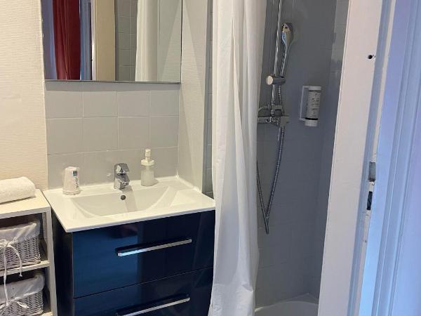 Authentic by Balladins, Hôtel Le Carré d'Aix : photo 3 de la chambre chambre triple (2 adultes & 1 enfant)