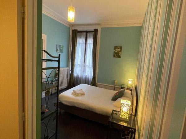 Authentic by Balladins, Hôtel Le Carré d'Aix : photo 1 de la chambre chambre double avec balcon