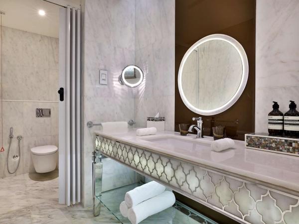 Waldorf Astoria Dubai Palm Jumeirah : photo 10 de la chambre chambre lit king-size supérieure - accessible aux personnes à mobilité réduite