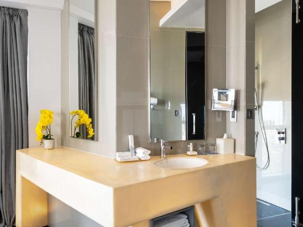 V Hotel Dubai, Curio Collection by Hilton : photo 4 de la chambre suite bravoure à lit rond